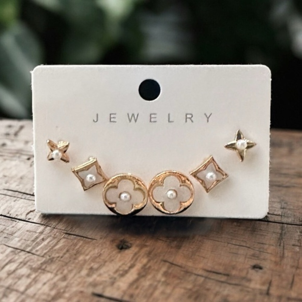 5/$25 Set of 3 Pair Gold & Pearl Stud Earrings